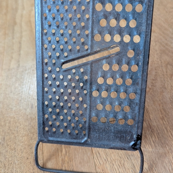 Vintage Metal Grater with Handles - Picture 4 of 5